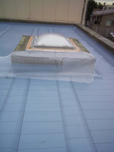 トップライト廻りメッシュ補強