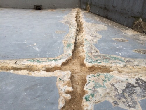 既存防水層脆弱部撤去⑵