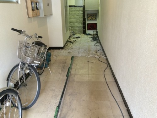 既存床Pタイル撤去