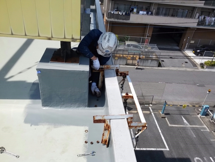 埼玉県越谷市千間台の鉄骨マンション｜屋上の防水工事の施工事例