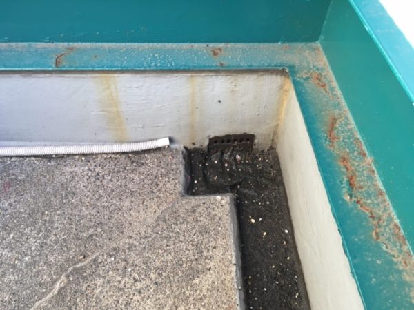 雨漏りが発生してるベランダのシーリング工事と防水工事｜東京都足立区の戸建住宅