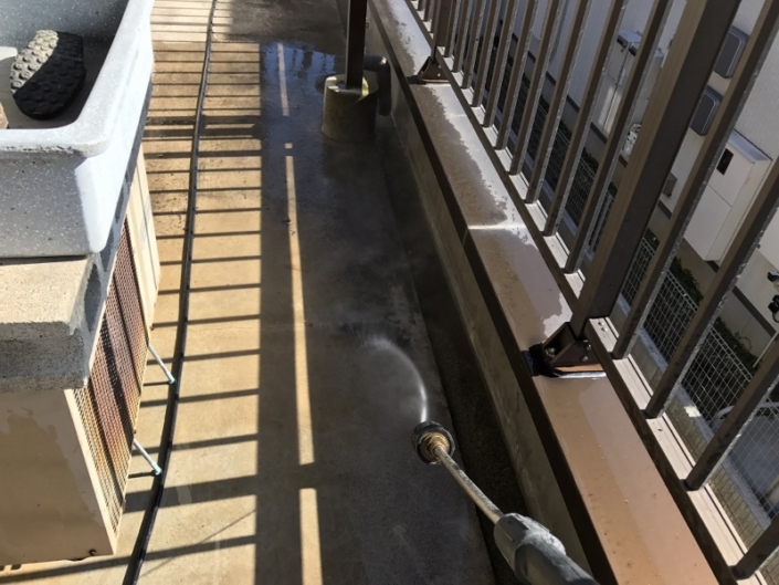 雨漏りが発生してるベランダの防水工事（通気緩衝工法）｜さいたま市浦和区の戸建住宅にて雨漏り修理