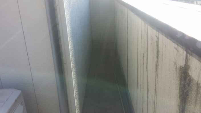 ベランダの雨漏り修理（ウレタン防水工事）｜品川区東大井のお客さま