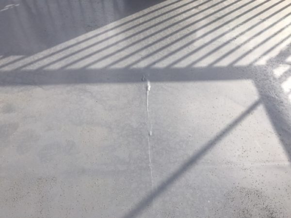 防水層の劣化による屋上防水工事(通気緩衝工法)|東京都葛飾区のA様邸にて雨漏り修理