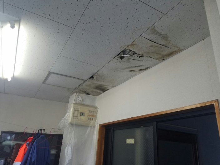 雨漏りによる屋上のウレタン防水工事｜埼玉県久喜市江面のS商会ビル