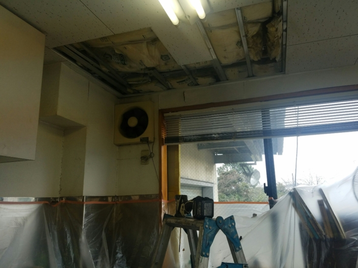 雨漏りによる屋上のウレタン防水工事｜埼玉県久喜市江面のS商会ビル