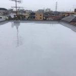 既存のシート防水劣化に伴う屋上防水工事（ウレタン塗膜・密着工法）｜茨城県牛久市のSマンションにて雨漏り修理