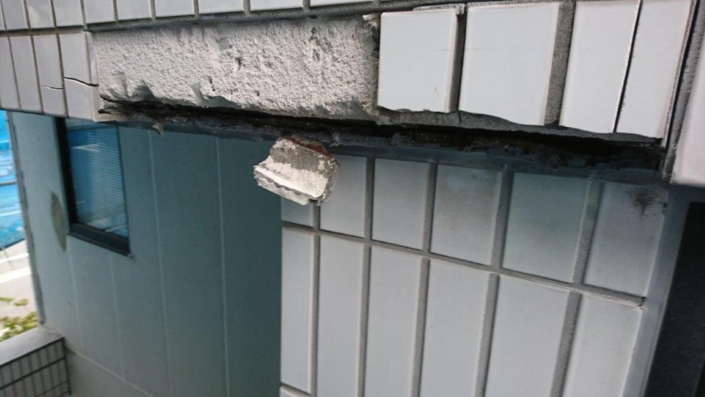 外壁タイルの剥がれ