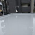 屋上にてトップコートの塗装｜東京都港区のN様邸にて雨漏りに伴う防水工事