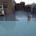立ち上がり・床平面部のトップコート塗装｜東京都豊島区のビルにて屋上の防水工事