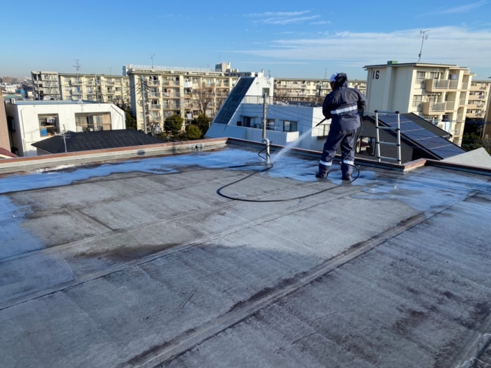 高圧洗浄作業中