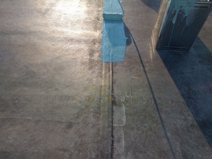 補強用メッシュ貼り付け・下地処理