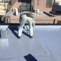 屋上のウレタン樹脂2層目の塗装｜東京都三鷹市のK様邸にて防水工事