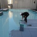 屋上の防水工事に伴う1層目のウレタン塗布｜茨城県つくばみらい市のHマンションにて大規模修繕工事
