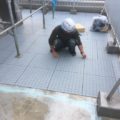 屋上の防水工事（プライマー塗布・通気緩衝マット貼り付け）｜茨城県坂東市のH様邸にて雨漏り修理