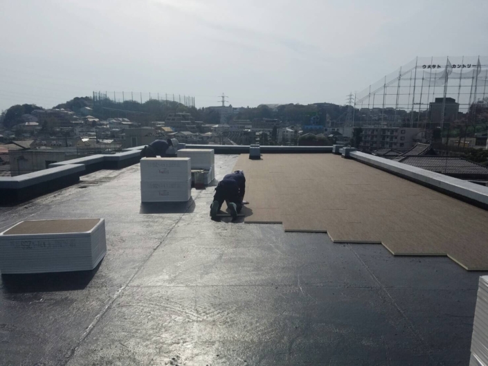 断熱材の敷き込み